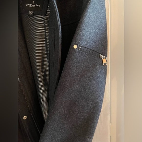 London Fog wool coat, size large, perfect condition - Picture 4 of 7